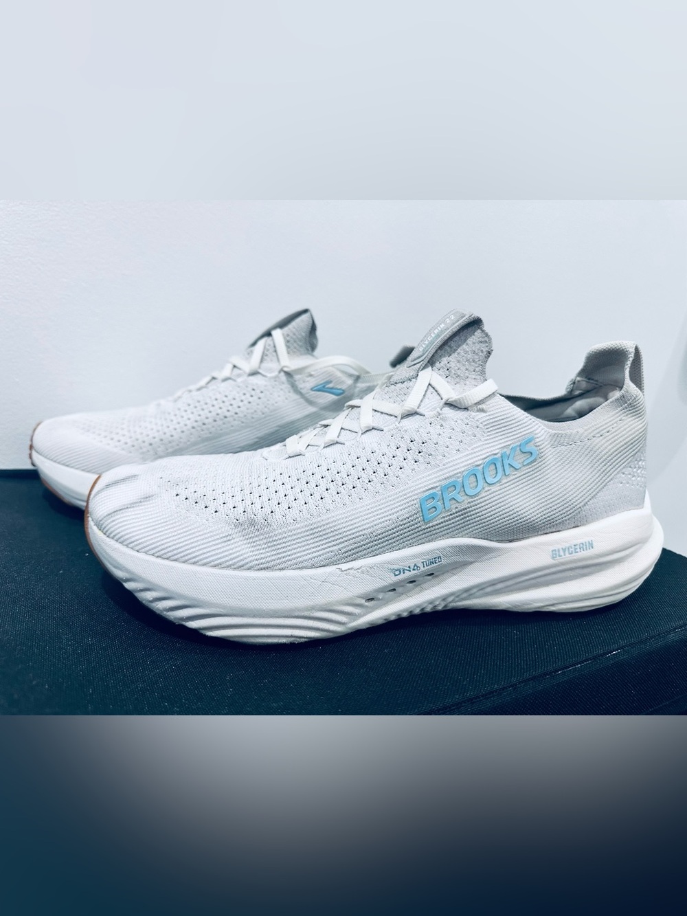 BROOKS CLYCERIN STEALTH FIT 22 WHITE /CREAM AND LIGHT BLUE SIZE: 11 MEN